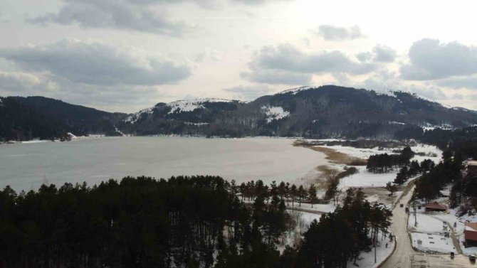 Abant Gölü Buz Tuttu