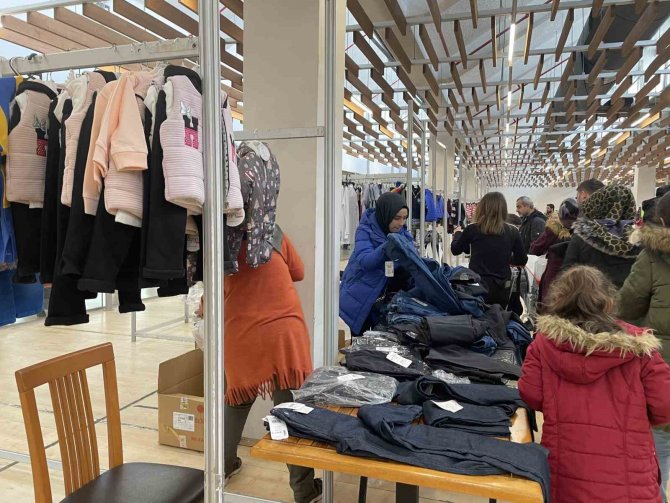 Kardeşlik Mağazası Yaraları Sarıyor