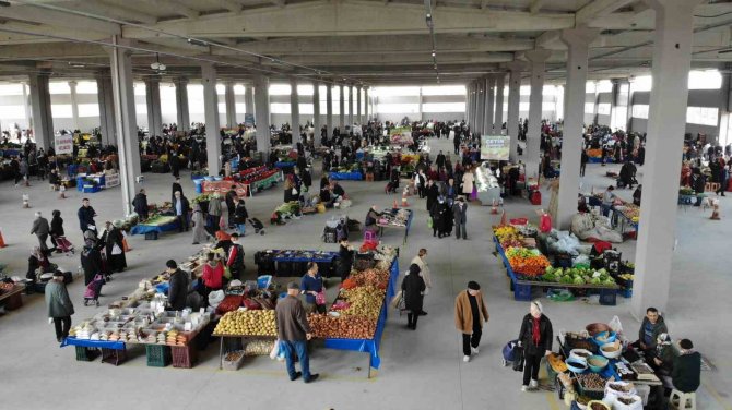 Lapseki’de Kapalı Pazaryeri Açıldı