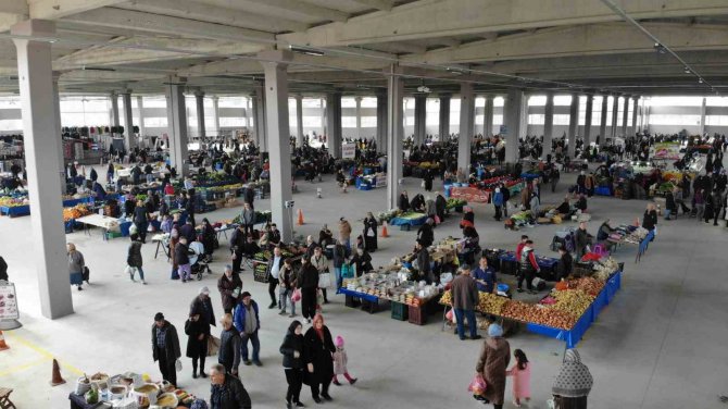 Lapseki’de Kapalı Pazaryeri Açıldı