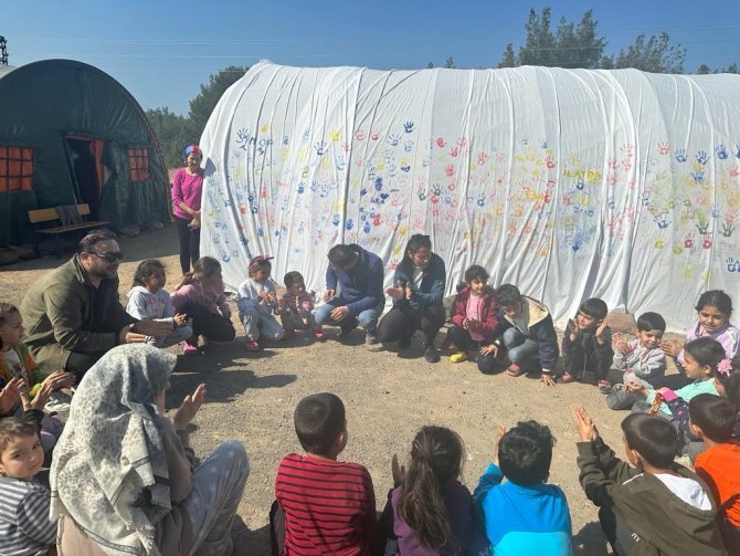 Denizli Büyükşehir Deprem Bölgesinde Çocuk Oyun Alanları Kurdu