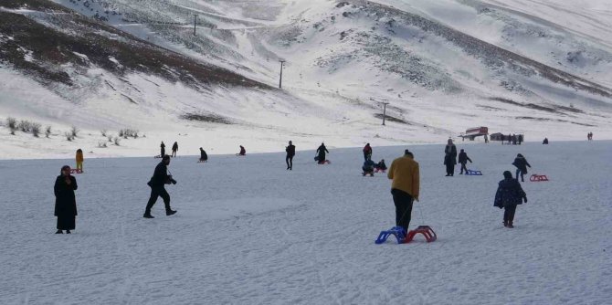 Depremzede Çocuklar Bir Günlüğüne De Olsa Depremi Unuttu