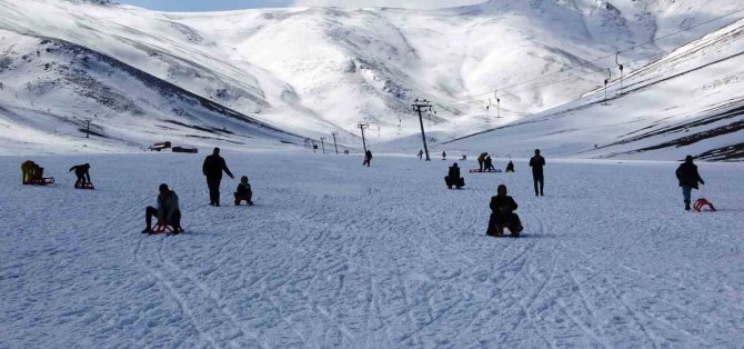 Depremzede Çocuklar Bir Günlüğüne De Olsa Depremi Unuttu