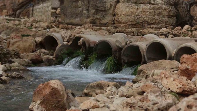 Kızıl Renge Boyanan Kurs Vadisi Berraklığına Kavuştu