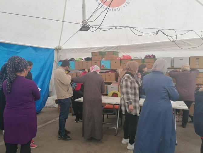 Eğirdir’de, Gönüllü Vatandaşlar Depremzedelere Kucak Açtı