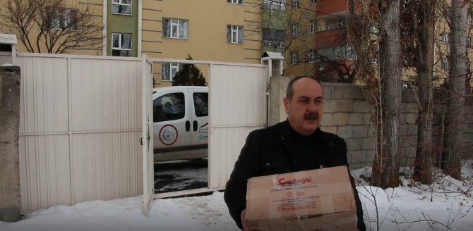 Erciş’e Gelen Depremzedelere Erciş Belediyesi’nden Yardım Eli