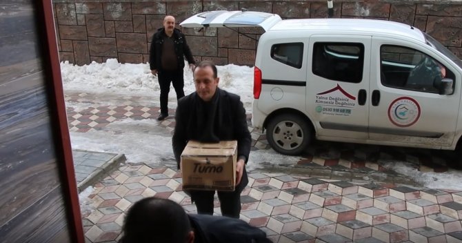 Erciş’e Gelen Depremzedelere Erciş Belediyesi’nden Yardım Eli