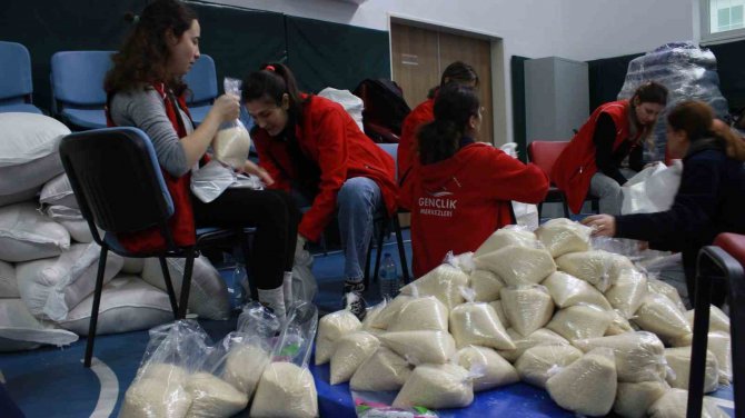 Kırklareli’nden Depremzedelere 30 Ton Kuru Gıda Ve 5 Bin Şişe Yağ Desteği