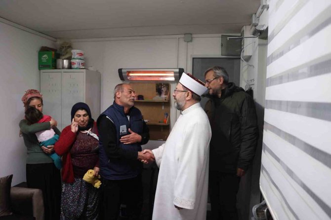 Diyanet İ̇şleri Başkanı Erbaş, Islahiye’de Konteyner Kent Ve Koordinasyon Merkezini Ziyaret Etti
