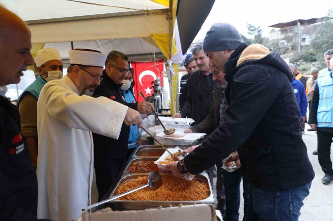 Diyanet İ̇şleri Başkanı Erbaş, Nurdağı’nda Konteyner Kenti Ziyaret Etti