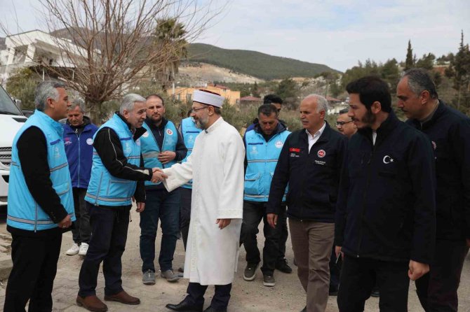 Diyanet İ̇şleri Başkanı Erbaş, Nurdağı’nda Konteyner Kenti Ziyaret Etti