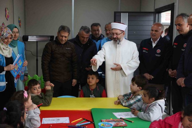 Diyanet İ̇şleri Başkanı Erbaş, Nurdağı’nda Konteyner Kenti Ziyaret Etti