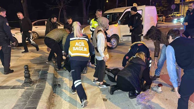 Motosiklet Kamyonetle Çarpıştı: 2 Ağır Yaralı