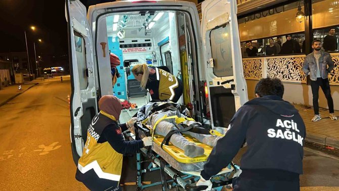Motosiklet Kamyonetle Çarpıştı: 2 Ağır Yaralı