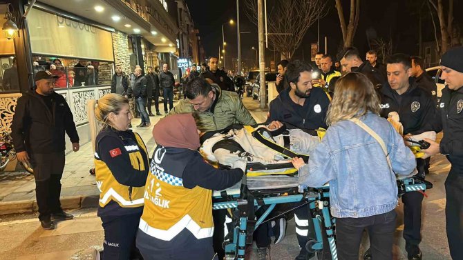 Motosiklet Kamyonetle Çarpıştı: 2 Ağır Yaralı