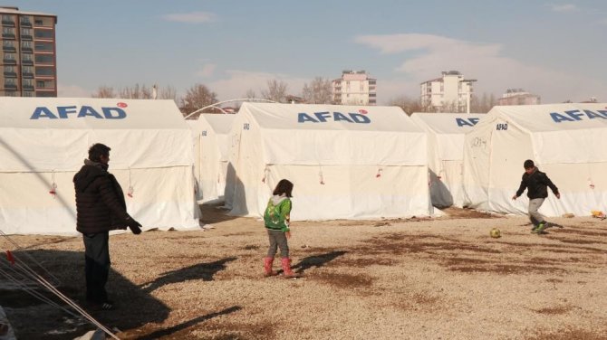 Düzce’den Deprem Bölgesine 7 Bin Çadır