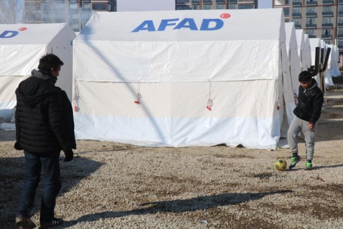 Düzce’den Deprem Bölgesine 7 Bin Çadır