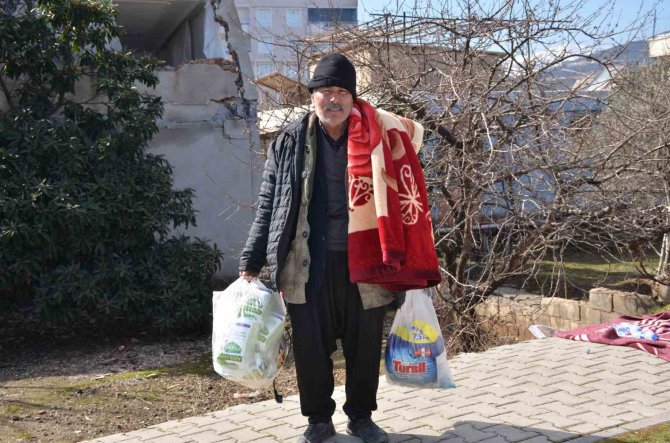 Depremde Objektiflere Yansıyan Acı Hatıralar