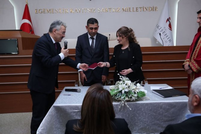 Depremzede Ailelerine Destek Almaya Gittikleri Valilikte Dünya Evine Girdiler