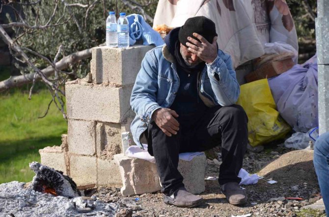 Depremde Objektiflere Yansıyan Acı Hatıralar