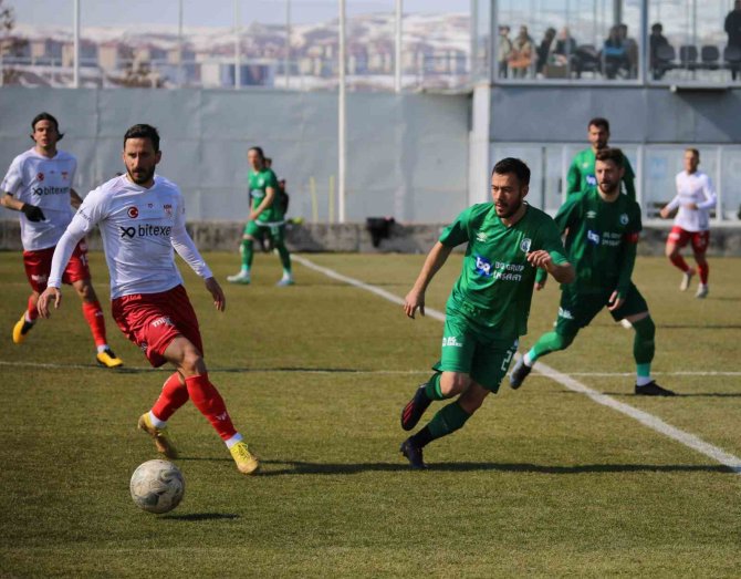 Sivasspor İle Sivas Belediyespor Yardım Maçında Karşılaştı