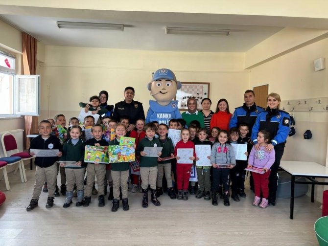 Hakkari Polisi Çocuklara Unutulmaz Bir Gün Yaşattı