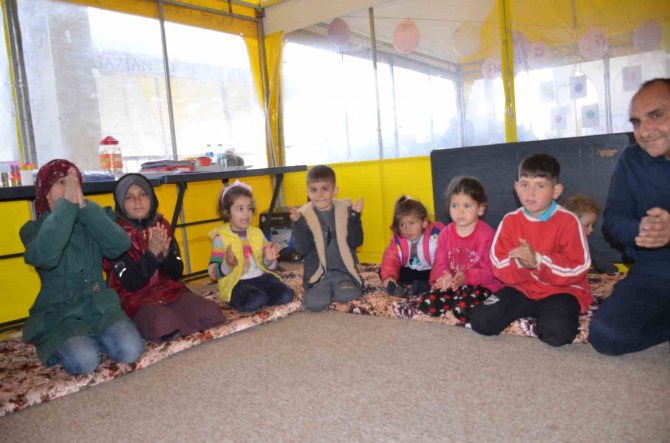 Hakkari’den Depremzedeler İçin Kitap Ve Oyuncak Etkinliği