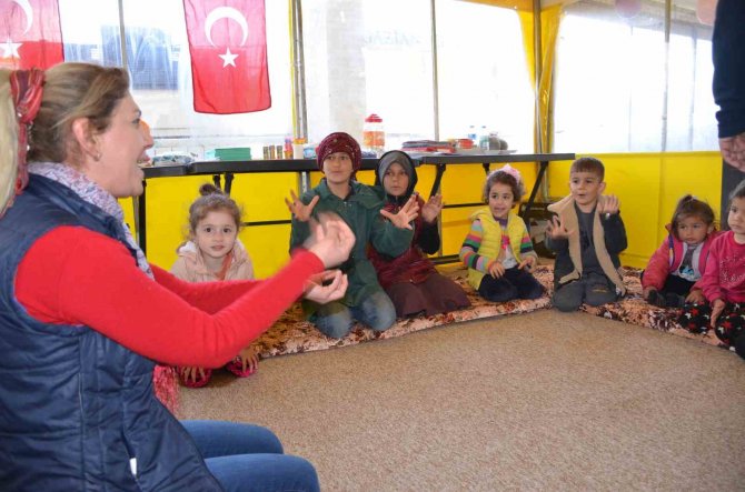 Hakkari’den Depremzedeler İçin Kitap Ve Oyuncak Etkinliği