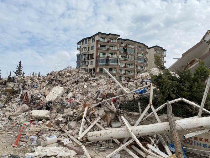 İ̇skenderun’da Yaptığı Binaları Yıkılmayan Müteahhitin Antakya’da Satın Aldığı Ev Yıkıldı