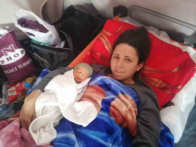Depremin Çocukları: İ̇talyanların Kurduğu Sahra Hastanesinde 7 Bebek Dünyaya Geldi