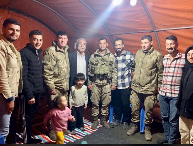 Mehmetçikten 5 Yaşına Giren Çocuğa Doğum Günü Sürprizi