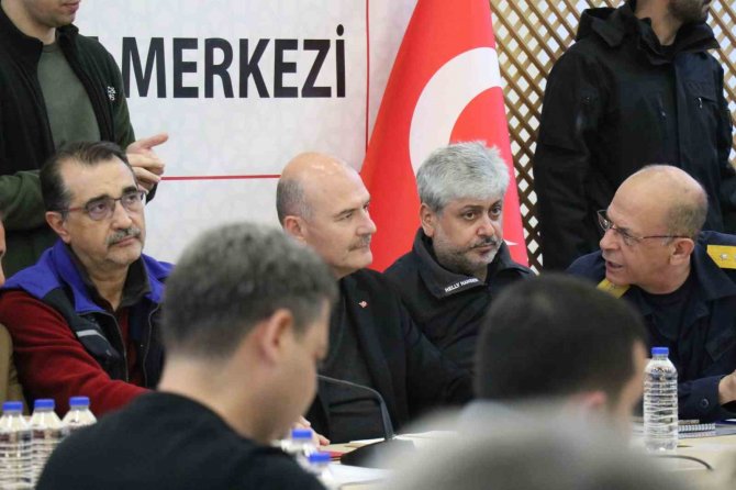 Bakan Soylu’dan Enkaz Kaldırma Çalışmalarının Hızlandırılması Talimatı