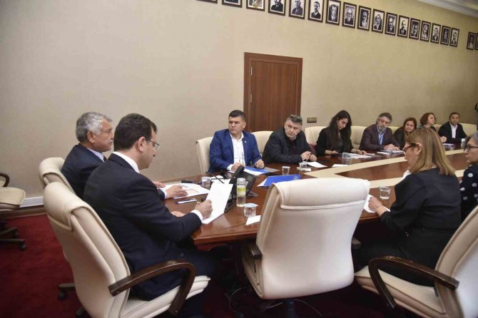 Karalar: “Depremde Önemli Görev Yapan Adana Havalimanını Kapatmayın”