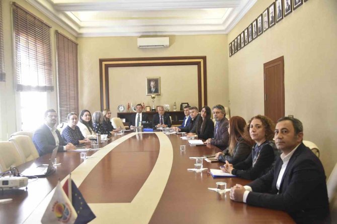 Karalar: “Depremde Önemli Görev Yapan Adana Havalimanını Kapatmayın”