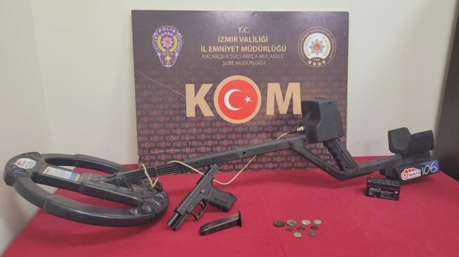 İ̇zmir Polisinden Tarihi Eser Kaçakçılarına Operasyon