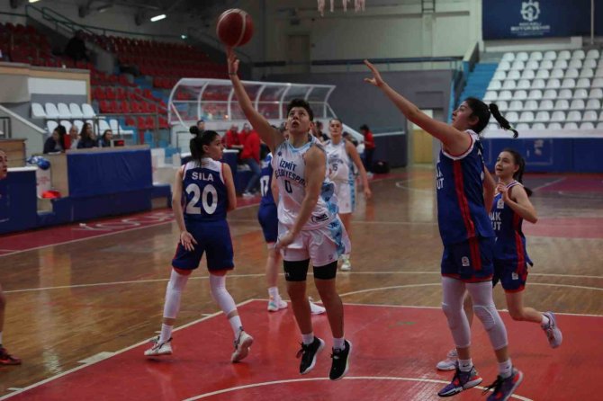 İ̇zmit Perileri Hazırlık Maçından Başarıyla Ayrıldı