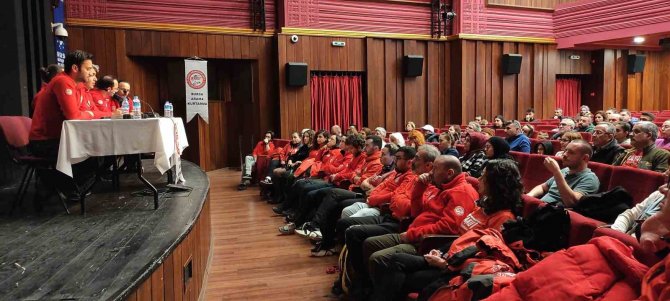 Deprem Bölgesinde Görev Yapan Kurtarma Ekipleri Yaşadıklarını Anlattı