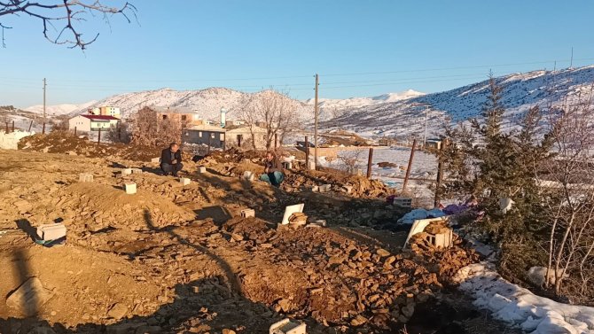 Köyü Vuran Depremde Aynı Aileden 14 Kişi Hayatını Kaybetti