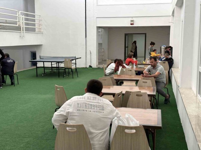 Düzce 4 Bin 165 Depremzedeyi Misafir Ediyor