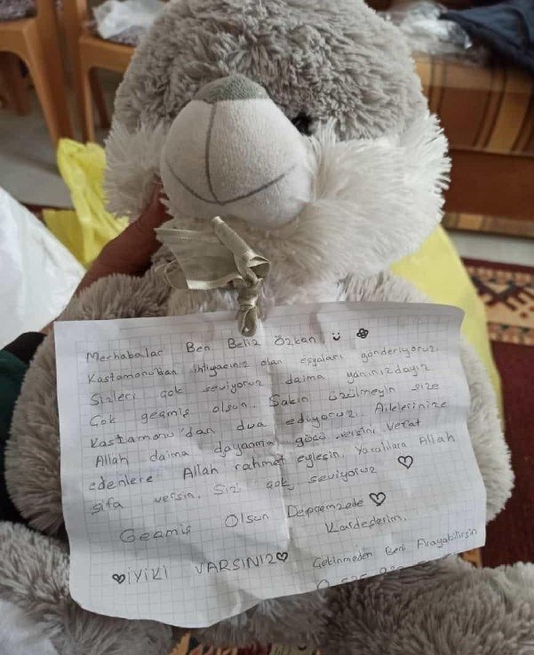 Yapılan Yardımların Arasından Çıkan Notlar Duygulandırdı