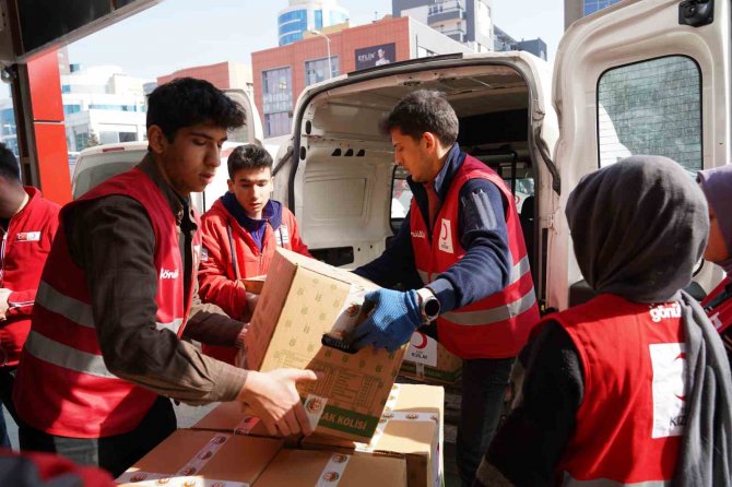 Kızılay, Afet Bölgesinden Tahliye Edilen Afetzedelerin İhtiyaçlarını Karşılıyor