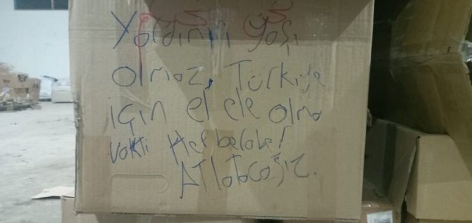 Depremzedelere Gönderilen Yardım Kolilerinden Çıkan Notlar Duygulandırıyor