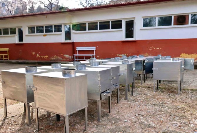 Depremzedeler İçin Soba Üretiyorlar