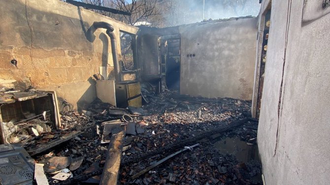 Alevlere Teslim Olan Bağ Evi Kullanılamaz Hale Geldi