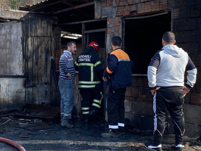Alevlere Teslim Olan Bağ Evi Kullanılamaz Hale Geldi