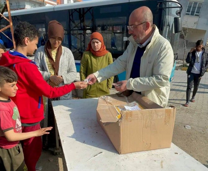 Ak Parti Çadır Kentlerdeki Çocukları Sevindiriyor