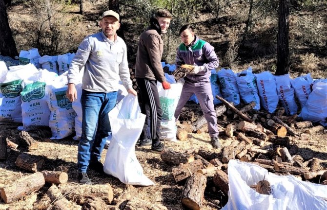 Kütahya Obm Deprem Bölgesine Bin 625 Ton Yakacak Odun Gönderdi