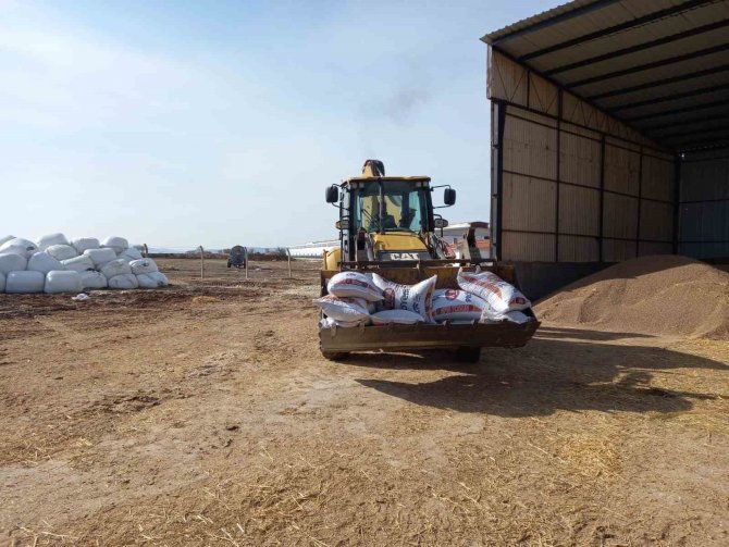 Kütahya’dan Deprem Bölgesine 11,5 Ton Besi Ve Süt Yemi Gönderildi
