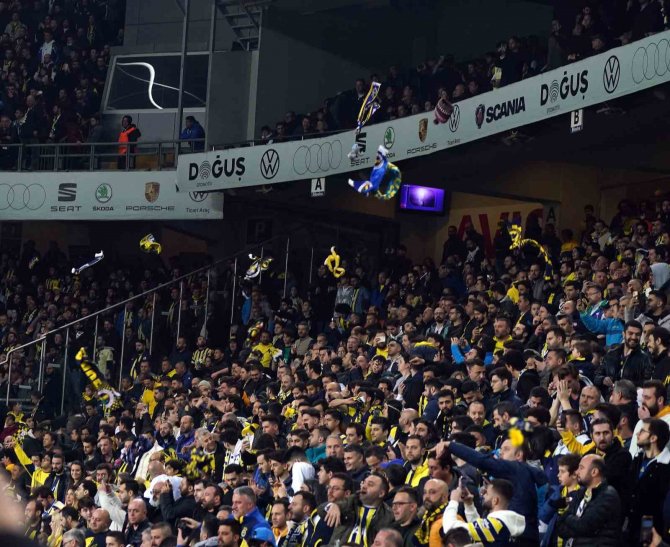 Fenerbahçe Taraftarından Anlamlı Pankart