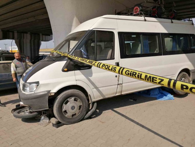 Manisa’da Minibüs Motosiklete Çarptı: 1 Ölü